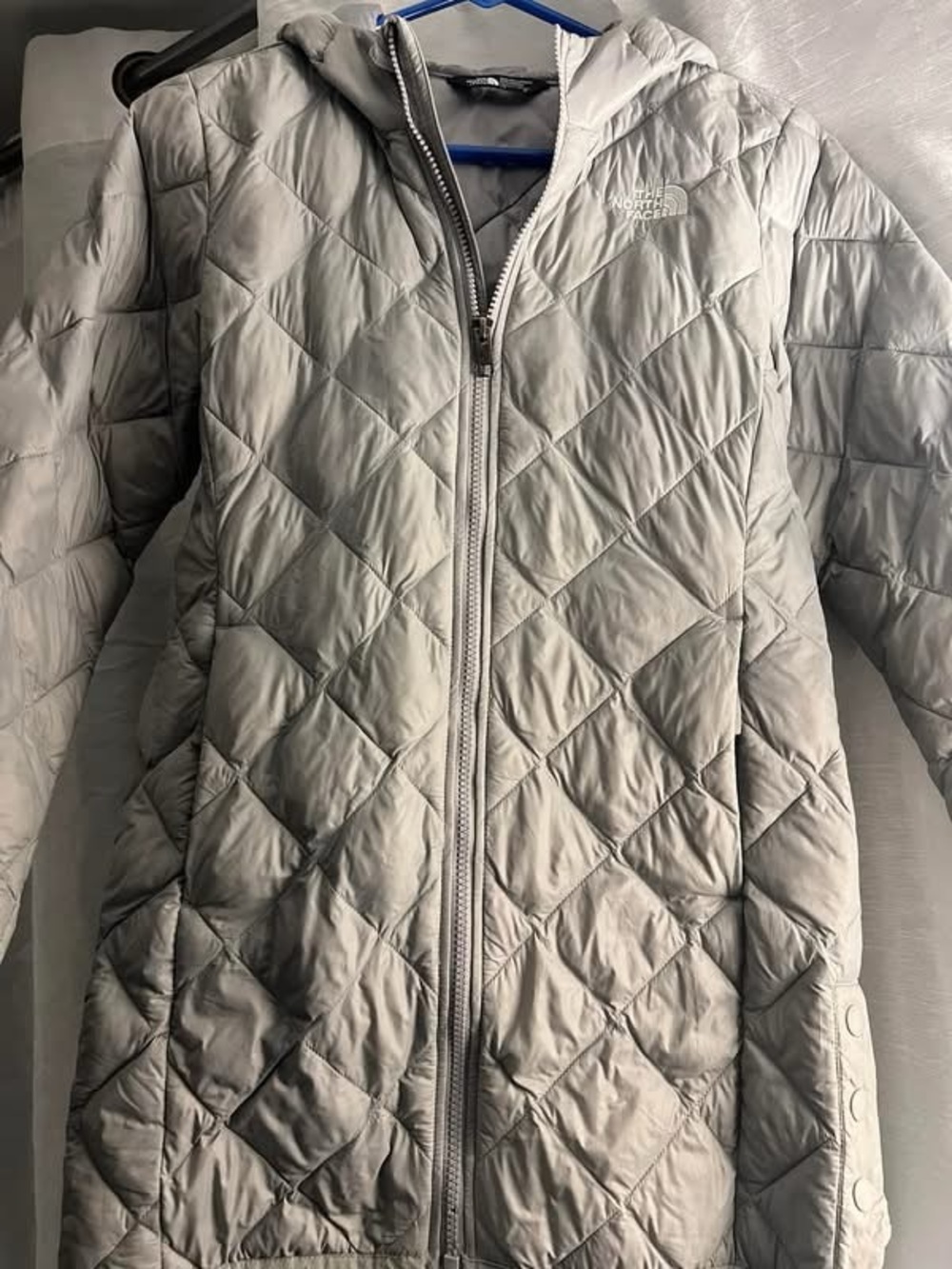 The North Face Girls Light Gray Quilted Hooded Puffer Jacket